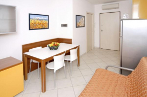 Luminous flat with shared garden next to the sea